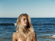 Elyse Knowles gorąca i czarująca w bikini